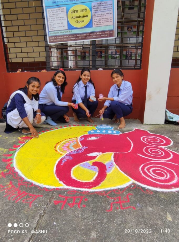 अंग्रेज़ी परिषद ने की रंगोली प्रतियोगिता आयोजित