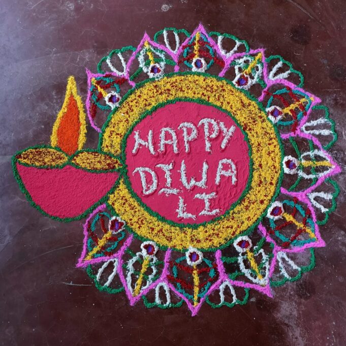 ग्राम कुमेड़ा में अनोखे अंदाज में मनाई गई दीवाली