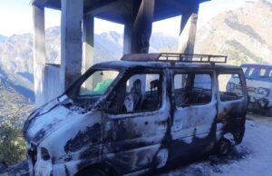 शॉट सर्किट के चलते वाहनों में लगी आग