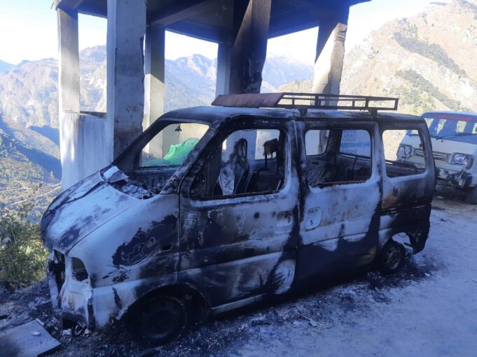 शॉट सर्किट के चलते वाहनों में लगी आग