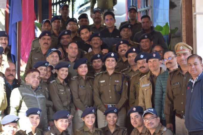 आईपीएस श्वेता चौबे को पुलिस के साथ जनपद वासियो ने दी भावभीनी विदाई