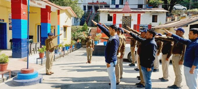 राष्ट्रीय एकता दिवस के अवसर पर चमोली पुलिस द्वारा ली गई राष्ट्र की एकता, अखण्डता को बनाए रखने की शपथ।