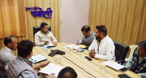 जिलाधिकारी ने बद्रीनाथ, हेमकुंड साहिब में मास्टर प्लान के तहत हो रहे निर्माणकार्यो की समीक्षा बैठक ली