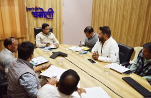 जिलाधिकारी ने बद्रीनाथ, हेमकुंड साहिब में मास्टर प्लान के तहत हो रहे निर्माणकार्यो की समीक्षा बैठक ली