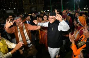 मुख्यमंत्री ने लोकसंस्कृति ओर लोक नृत्य के साथ मानाई इगास, प्रदेश वासियों को दी बधाई