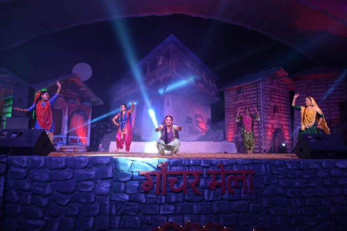 गौचर मेला: दमादम मस्तकलन्दर गाने पर झूमे दर्शक