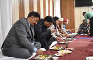 श्री बद्रीनाथ व हेमकुंड साहिब यात्रा को सकुशल सम्पन्न कराने पर चारधाम यात्रा ड्यूटी मे लगे समस्त अधि0/कर्मचारियों के उत्साहवर्धन के लिए किया गया प्रीतिभोज का आयोजन