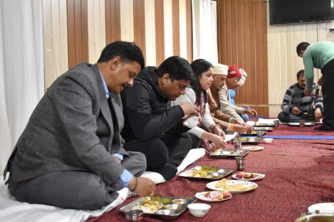 श्री बद्रीनाथ व हेमकुंड साहिब यात्रा को सकुशल सम्पन्न कराने पर चारधाम यात्रा ड्यूटी मे लगे समस्त अधि0/कर्मचारियों के उत्साहवर्धन के लिए किया गया प्रीतिभोज का आयोजन