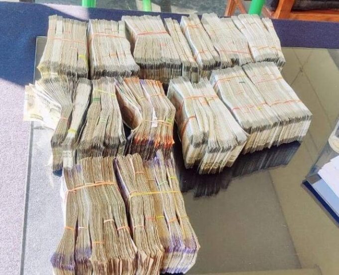 पुलिस छब्बीस लाख तिहत्तर हजार एक सौ साठ रु0 की अवैध धनराशि को किया जब्त,