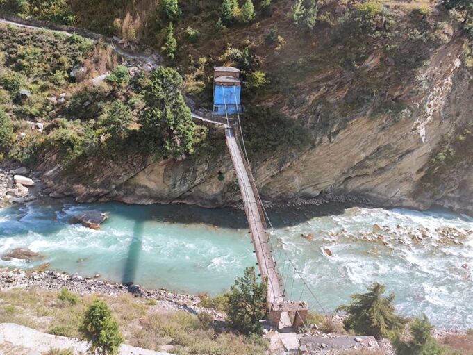 दर्जनों झूला पुल जो हादसों को दे रहे है न्योता, ग्रामीणों के आगाह करने के बाद भी नही चेता प्रशासन