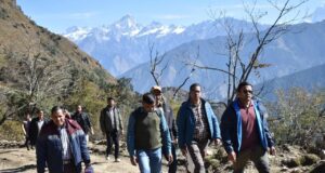 डीएम ने 18 किमी पैदल दूरी पर स्थित दुमक कलगोट छेत्र का किया भर्मण