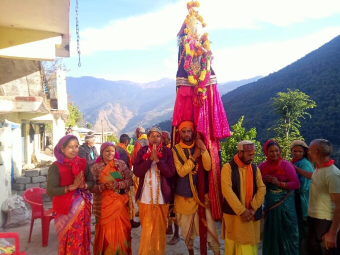 धोयोखारी वजीर पहुचे पंच केदार कल्पेश्वर, बद्रिकाश्रम के लिए हुए रवाना