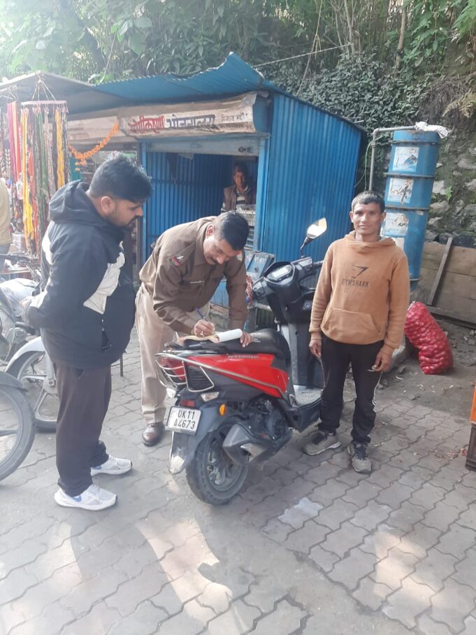 सत्यापन न करवाने पर यहां पुलिस ने कर दिया 80हजार का चालान