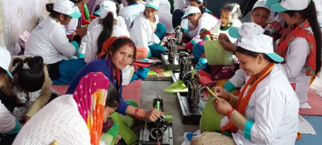 एनआरएलएम के तहत आरसेटी द्वारा एसएचजी ग्रुप को दिया जा रहा स्वरोजगार का प्रशिक्षण