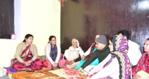 कैबिनेट मंत्री रेखा आर्या ने नैनीताल दुग्ध संघ के अध्यक्ष मुकेश बोरा के पैतृक गांव पहुँच उनके पिता के निधन पर जताया शोक