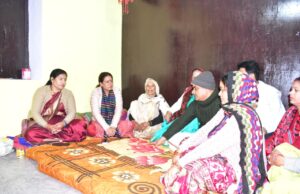 कैबिनेट मंत्री रेखा आर्या ने नैनीताल दुग्ध संघ के अध्यक्ष मुकेश बोरा के पैतृक गांव पहुँच उनके पिता के निधन पर जताया शोक