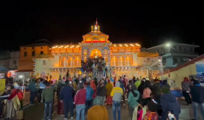 चन्द्र ग्रहण का प्रभाव समाप्त, बद्रीनाथ में।पूजा अर्चना शुरू