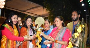 23 वें राज्य स्थापना दिवस की पूर्व संध्या पर हल्द्वानी स्थित रामलीला मैदान में आयोजित हुआ उत्तराखंड महोत्सव-2022,कैबिनेट मंत्री रेखा आर्या ने मुख्य अतिथि के रूप में की शिरकत