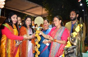 23 वें राज्य स्थापना दिवस की पूर्व संध्या पर हल्द्वानी स्थित रामलीला मैदान में आयोजित हुआ उत्तराखंड महोत्सव-2022,कैबिनेट मंत्री रेखा आर्या ने मुख्य अतिथि के रूप में की शिरकत