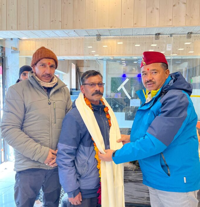 बामनी गाँव के राज्यआंदोलनकारी गणेश भंडारी को सम्मानित किया