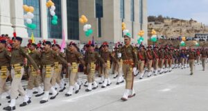 उत्तराखण्ड राज्य स्थापना दिवस के अवसर पर ग्रीष्म कालीन राजधानी गैरसैंण में किया गया भव्य रैतिक परेड़ का आयोजन।