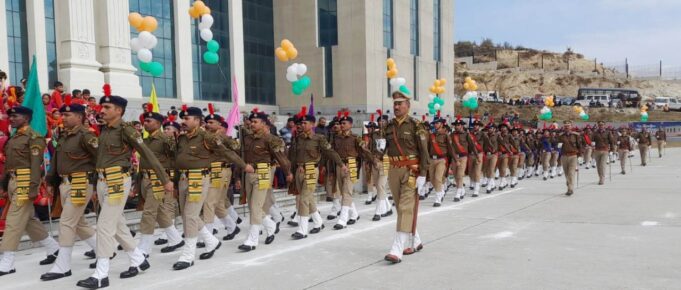 उत्तराखण्ड राज्य स्थापना दिवस के अवसर पर ग्रीष्म कालीन राजधानी गैरसैंण में किया गया भव्य रैतिक परेड़ का आयोजन।