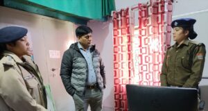 एसपी चमोली ने किया पुलिस कार्यालय की शाखाओं का औचक निरीक्षण।