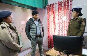 एसपी चमोली ने किया पुलिस कार्यालय की शाखाओं का औचक निरीक्षण।