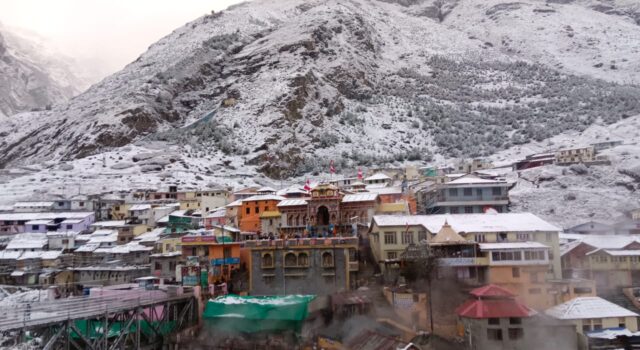 बर्फवारी के बाद बद्रीनाथ धाम में प्रकृति की खूबसूरती