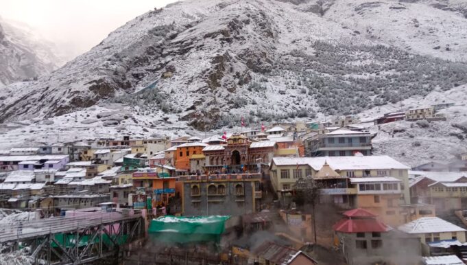 बर्फवारी के बाद बद्रीनाथ धाम में प्रकृति की खूबसूरती