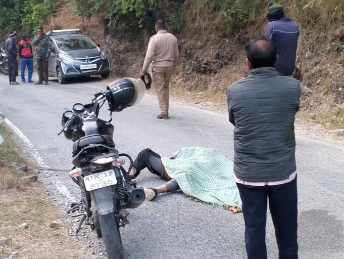 बाइक डम्फर की भिड़ंत, बाइक सवार की मौत