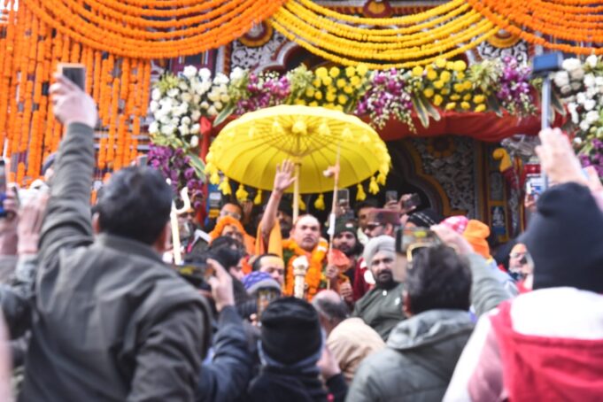 235वर्ष बाद ज्योतिष्पीठ के शङ्कराचार्य के सान्निध्य में भगवान बदरीविशाल का कपाट बन्द हुआ