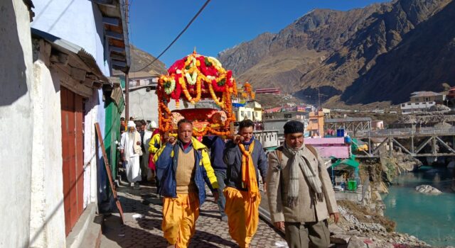 पांडुकेश्वर में विराज मान हुए उद्धव जी और कुबेर जी