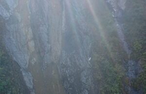 अलकनन्दा में डाला जा रहा सड़क का मलबा, लोगों ने जताई नाराजगीं