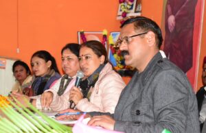 कैबिनेट मंत्री रेखा आर्या ने जिला स्तरीय बैठक में अधिकारियो के कसे पेंच, जिला पूर्ति अधिकारी को एक हफ्ते में समस्यायों के निस्तारण के दिए निर्देश