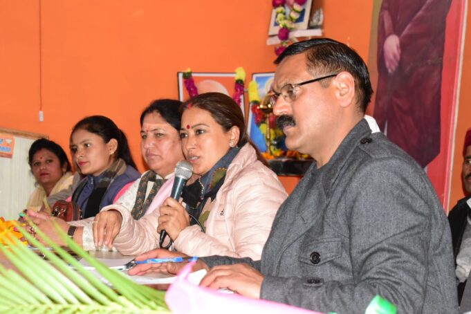 कैबिनेट मंत्री रेखा आर्या ने जिला स्तरीय बैठक में अधिकारियो के कसे पेंच, जिला पूर्ति अधिकारी को एक हफ्ते में समस्यायों के निस्तारण के दिए निर्देश