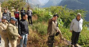 घर के आंगन में पहुचा गुलदार, दहशत में लोग