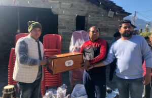 गोपीनाथ मंदिर के अन्न छेत्र के लिए हंस फाउंडेश ने दिए बर्तन और अन्य सामग्री