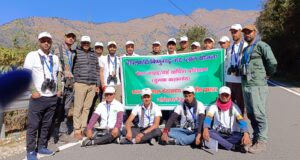 पांच दिवसीय बर्ड वाचिंग प्रशिक्षण के बाद प्रशिक्षणार्थियों को प्रमाण पत्र दिए गए