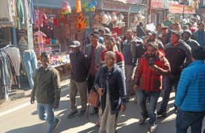 यहां सड़को पर क्यो उतरे व्यापारी देखिए