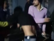 अश्लील हरकत करने वाले को स्थानीय युवाओ ने धुना