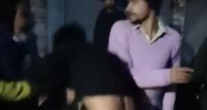 अश्लील हरकत करने वाले को स्थानीय युवाओ ने धुना