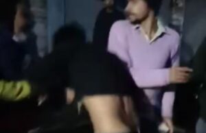 अश्लील हरकत करने वाले को स्थानीय युवाओ ने धुना