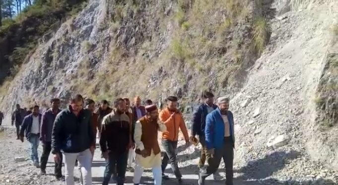 विधायक ने किया सड़क का स्थलीय निरीक्षण