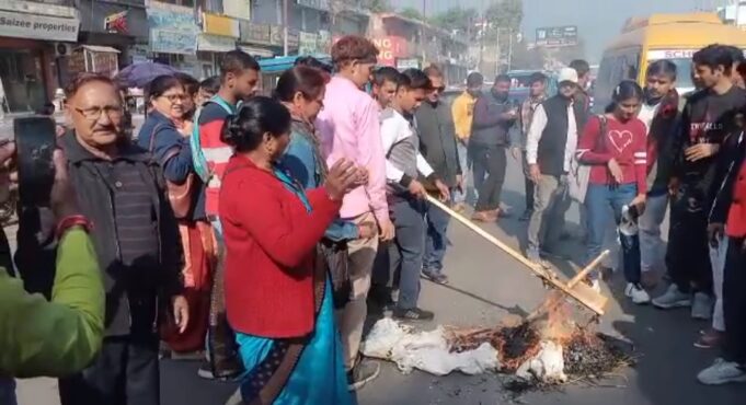 अंकिता हत्या कांड में लिप्त वीआईपी के नाम को सार्वजनिक करने को लेकर लोगों में आक्रोश