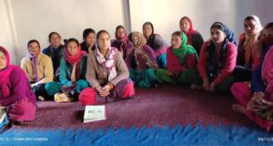 महिलाओं के सुरक्षा_कवच उत्तराखण्ड पुलिस एप के अन्तर्गत गौरा शक्ति पर पंजीकरण किये जाने हेतु महिलाओं को किया जा रहा जागरुक