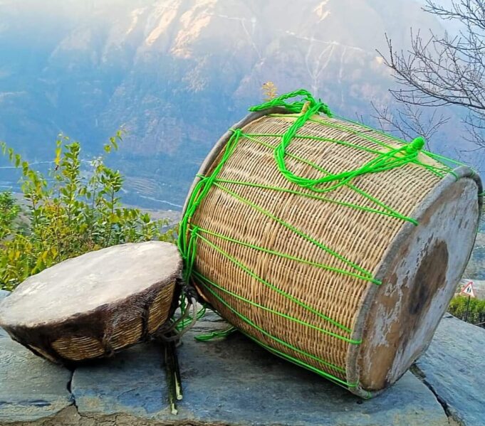 रिंगाल मेन राजेन्द्र बडवाल का अभिनव प्रयोग, ढोल कलाकारों के कंधो का बोझ होगा कम