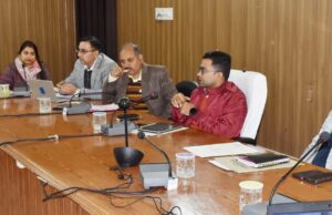 चारधाम यात्रा सिस्टम को सुदृढ करने को लेकर जिलाधिकारी ने ली बैठक