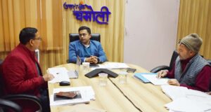 सार्वजनिक स्थानों पर कूड़ा फेंकने, थूकने पर होगी सख्त कार्रवाई: जिलाधिकारी