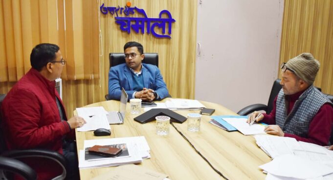 सार्वजनिक स्थानों पर कूड़ा फेंकने, थूकने पर होगी सख्त कार्रवाई: जिलाधिकारी